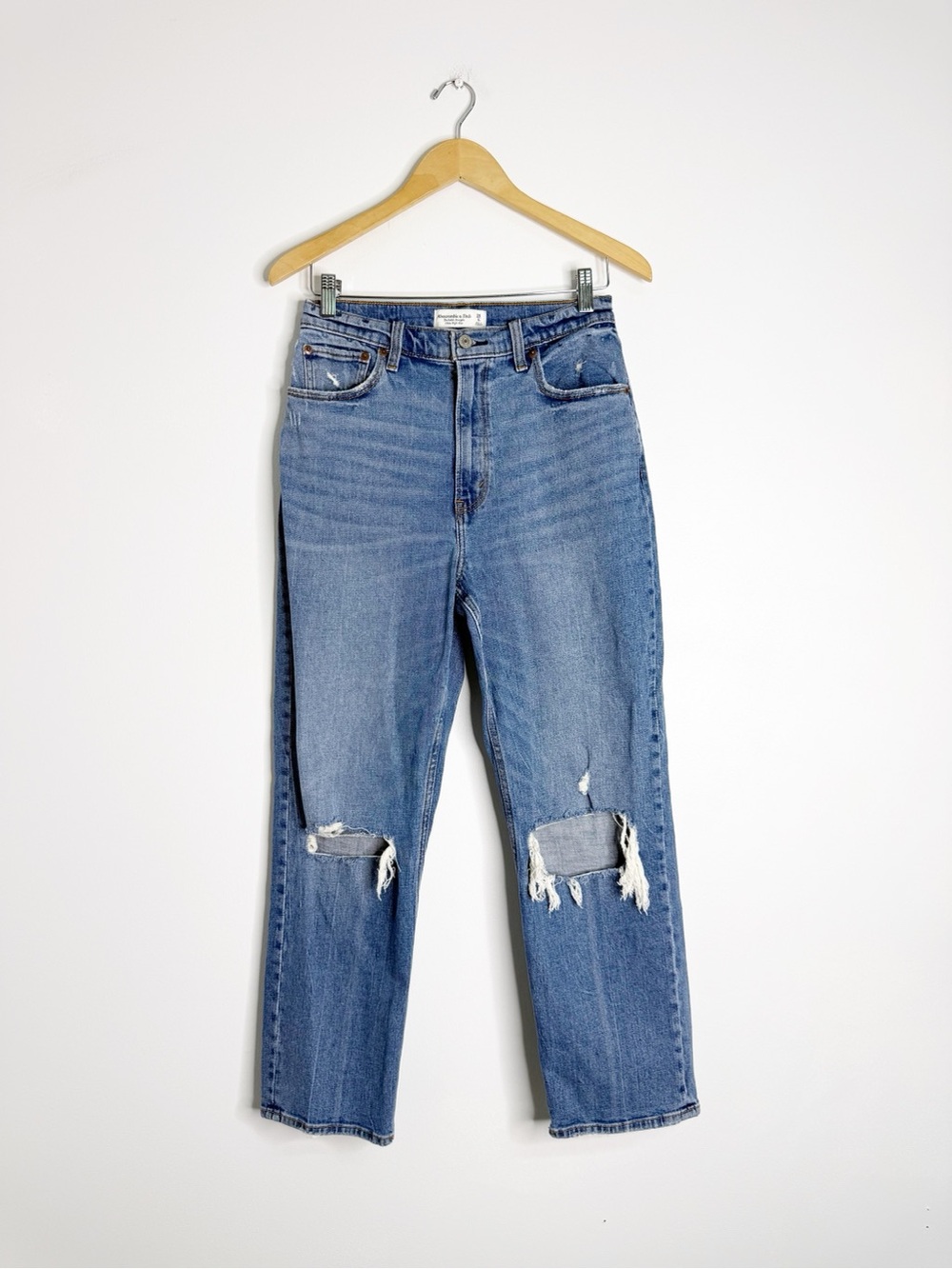 Abercrombie & Fitch Curve Love Ankle Straight Jeans Size 6/28 Distressed